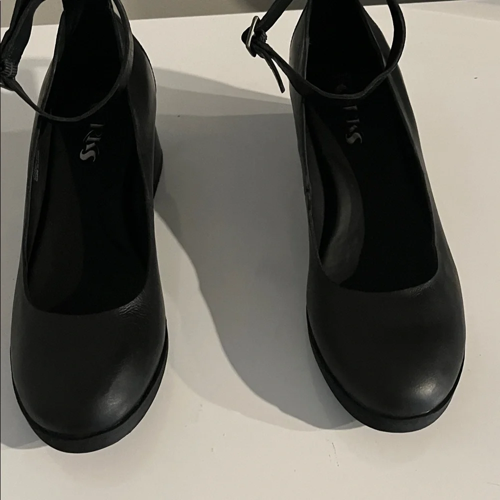 Kork-Ease Classic Black‎ Ankle Strap Heels. Size 8